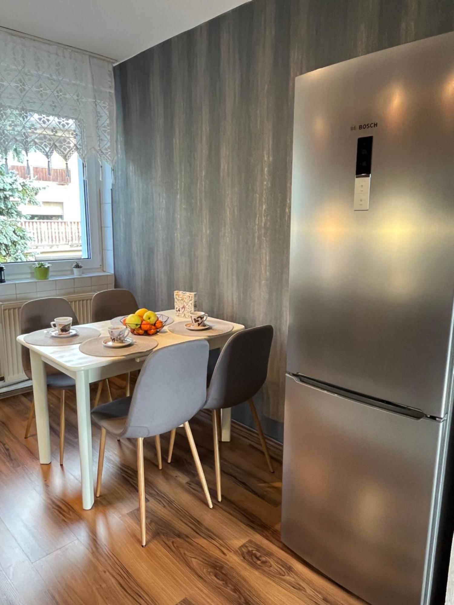 Sweet Home Cieplice Mountain View Apartament By The Main Park And Thermal Pools 옐레니아구라 외부 사진